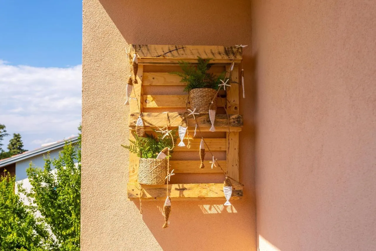 Apartmani Gabi Njivice Croatia