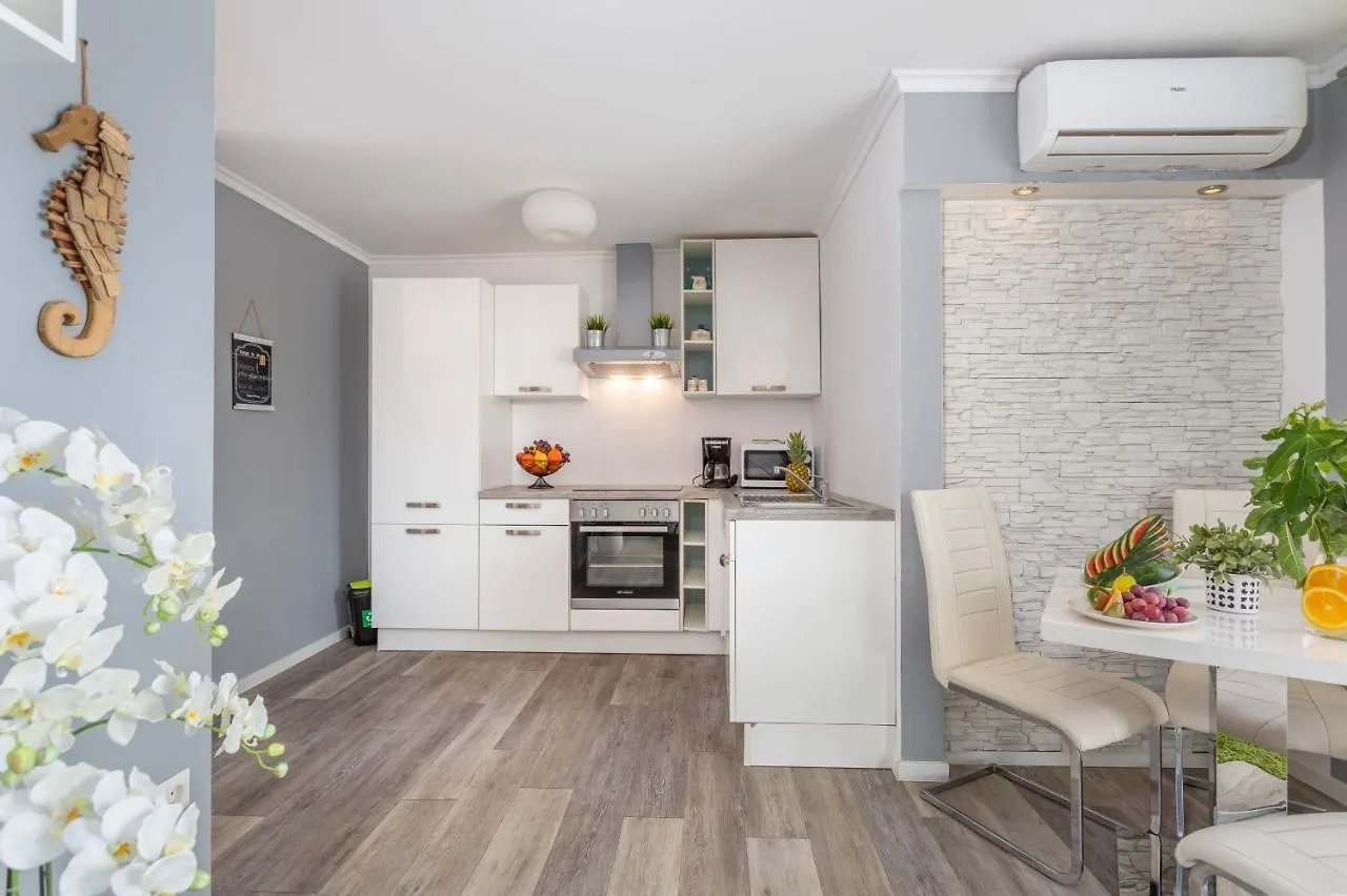 Apartmani Gabi Njivice Croatia