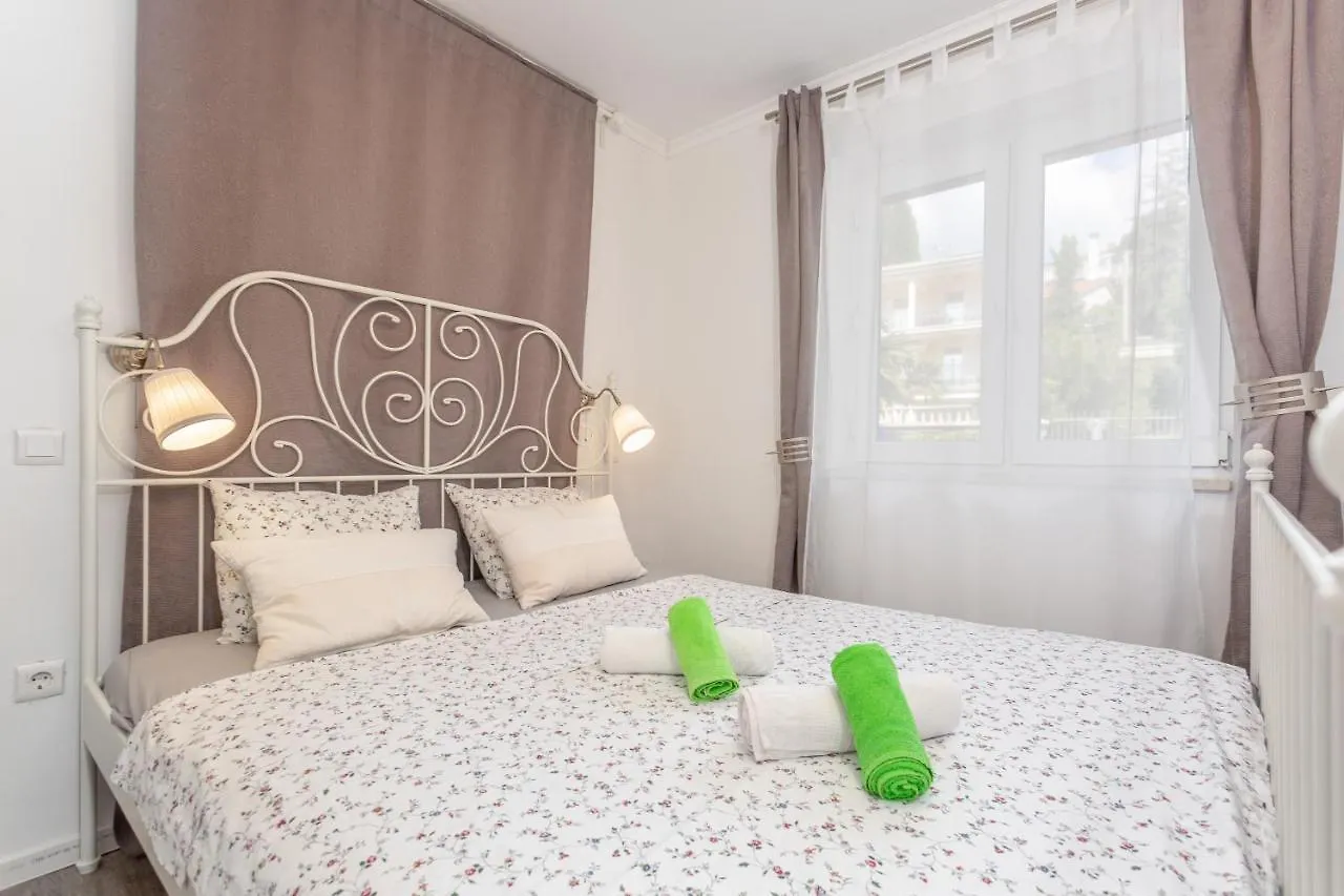 Apartmani Gabi Njivice 0*,