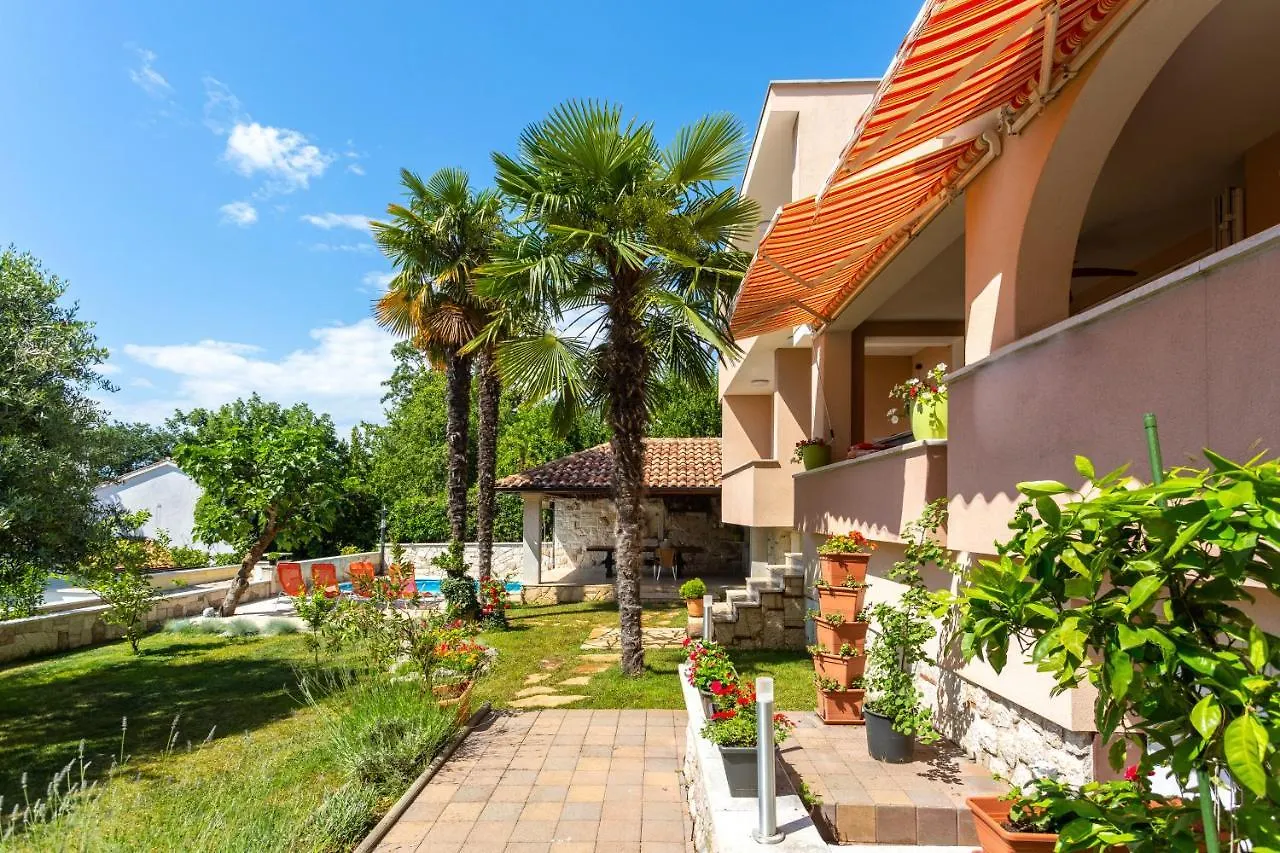 Apartment Apartmani Gabi Njivice Croatia